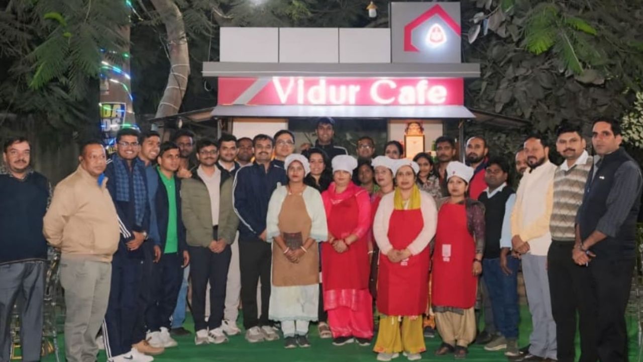 दिहाड़ी मजदूरी पर मुश्किल से चल रहा था परिवार.. अब विदुर कैफे से बदला रितु का जीवन, लखपति दीदी बनीं