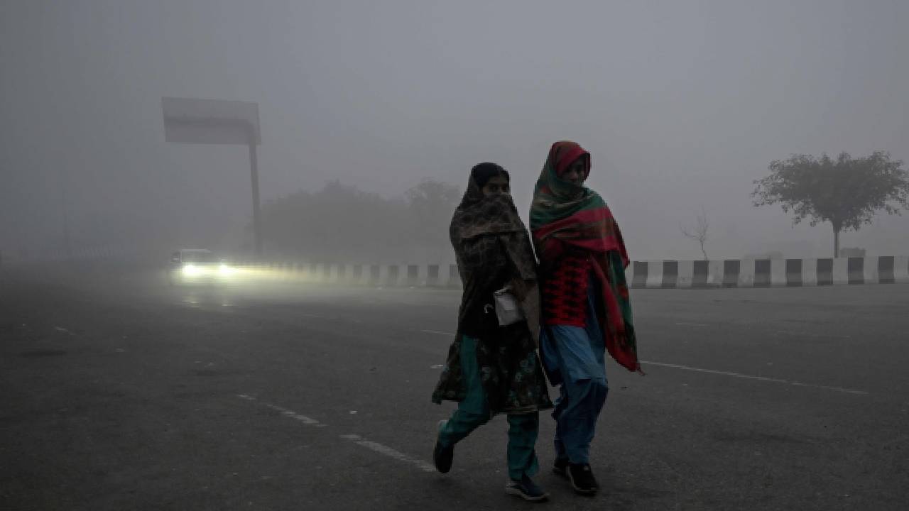 दिल्ली-NCR से उत्तर प्रदेश तक बढ़ी ठंड, आज कई राज्यों में बरस सकते हैं बादल