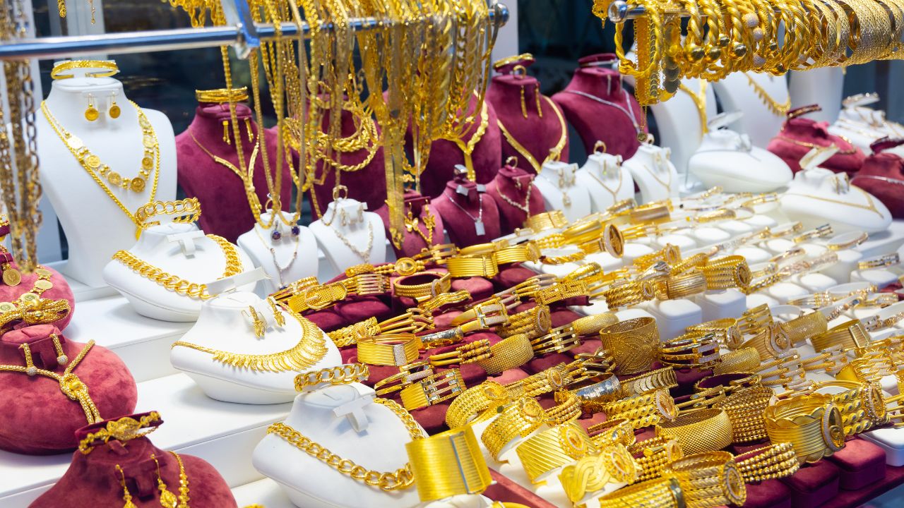 Gold Rate: सोना-चांदी की कीमतें धड़ाम! MCX पर बड़ी गिरावट, खरीदारी का सुनहरा मौका या और टूटेंगे भाव, जानिए