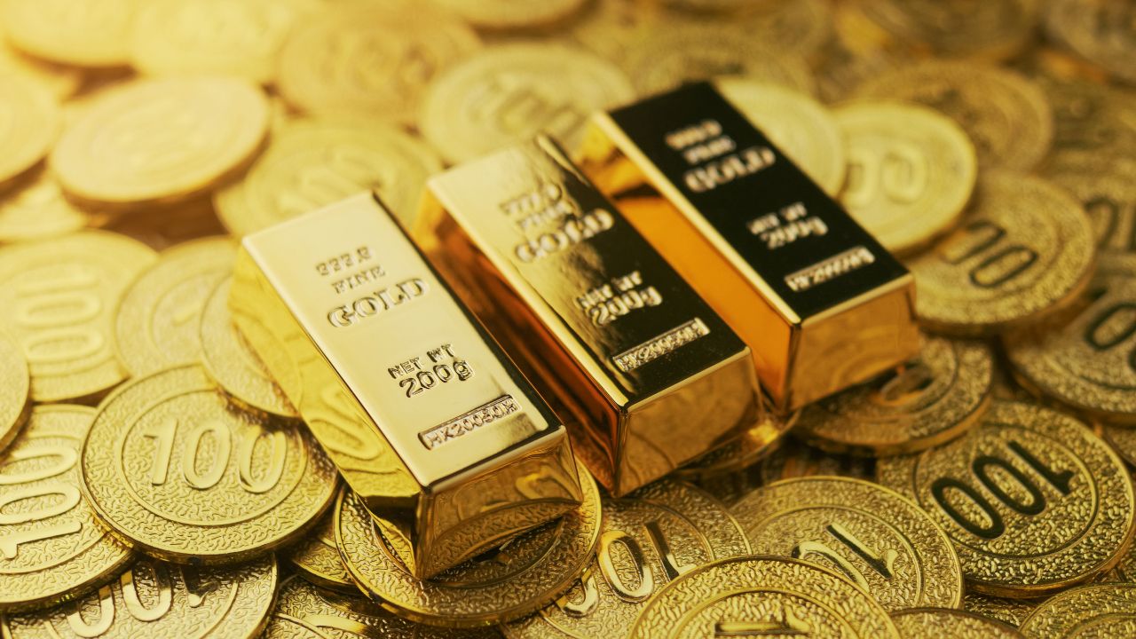Gold Price Crash Today: बजट के बाद औंधे मुंह गिरा गोल्ड, क्या अभी खरीदना होगा फायदे का सौदा?