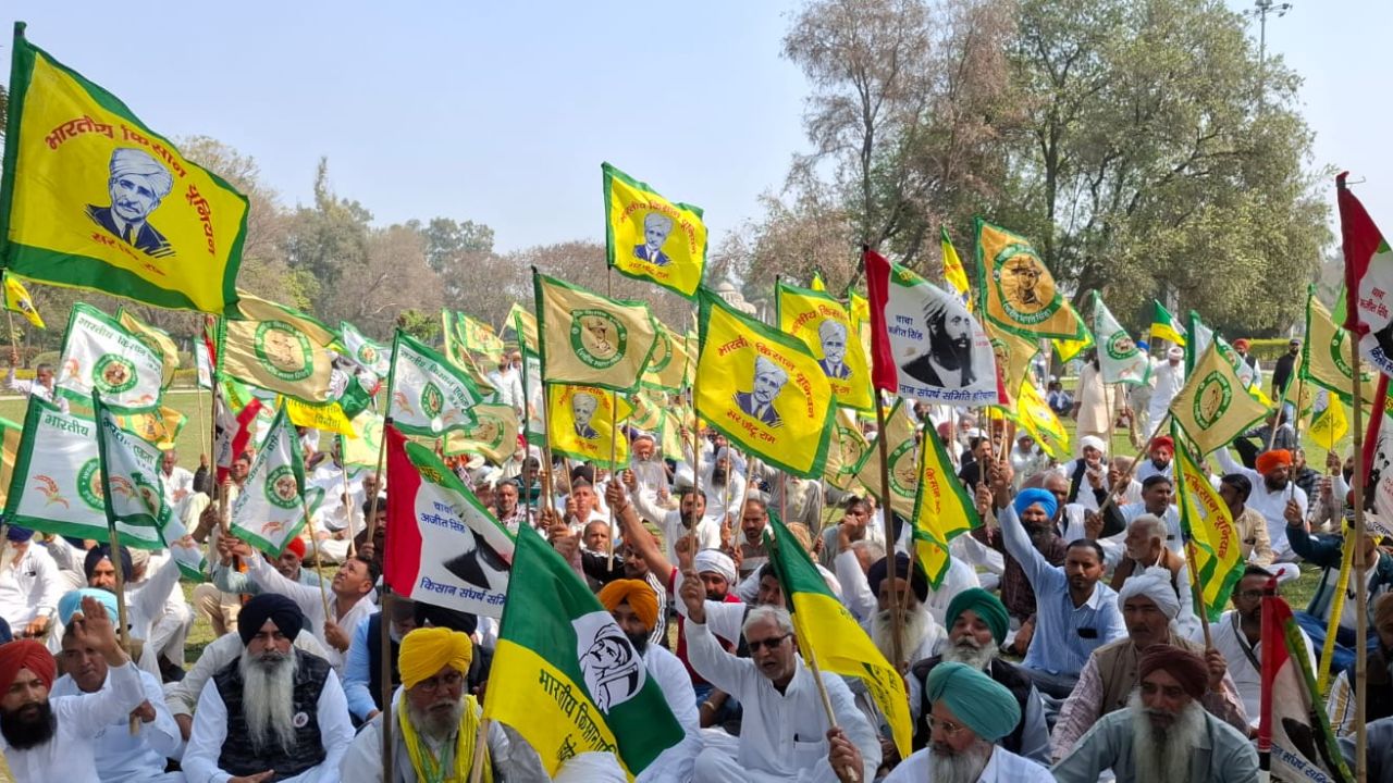 Indo US Deal: सीएम आवास पर किसानों ने डाला पड़ाव.. कई संगठनों के किसान पहुंचे, सरकार के खिलाफ नारेबाजी