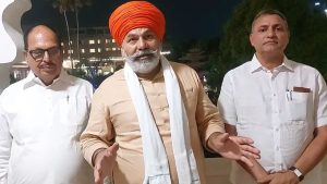 राकेश टिकैत को हिरासत में लेने पर भाकियू नेतृत्व की बैठक, आंदोलन के फैसले पर लगेगी मुहर? राकेश टिकैत को हिरासत में लेने पर भाकियू नेतृत्व की बैठक, आंदोलन के फैसले पर लगेगी मुहर?