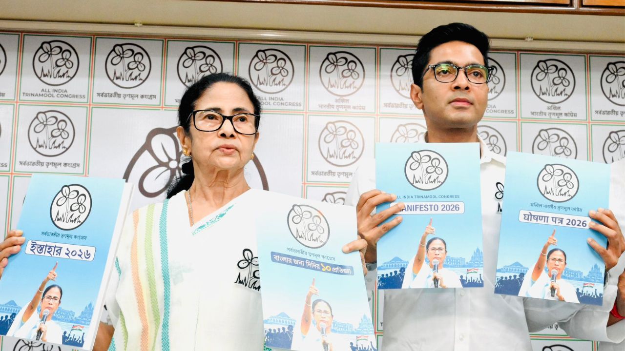 TMC ने जारी किया घोषणापत्र, महिला पेंशन 500 रुपये बढ़ाने का वादा, 30000 करोड़ का होगा कृषि बजट