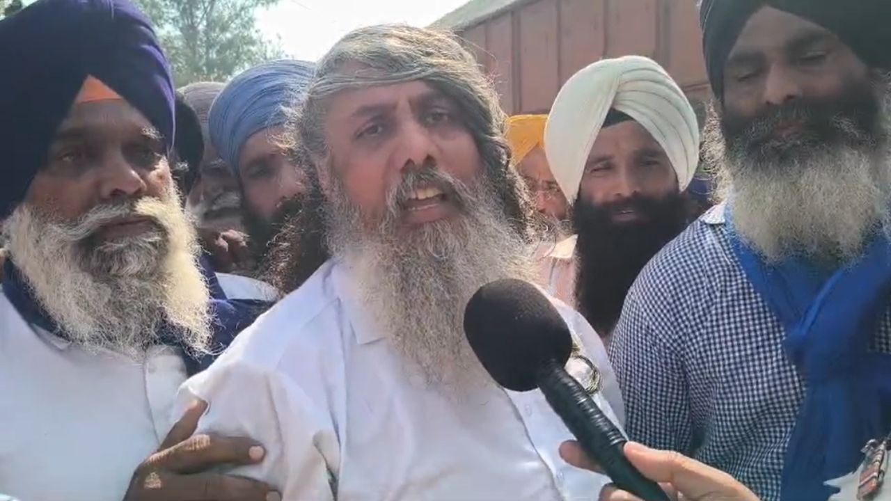 पंजाब में किसानों पर पुलिस ने किया लाठीचार्ज, पगड़ी गिराने का आरोप.. मान सरकार के खिलाफ नारेबाजी
