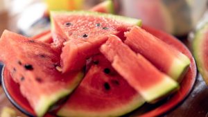 Watermelon Buying Tips: हर बार फीका तरबूज मिल रहा है? अपनाएं ये आसान ट्रिक और घर लाएं मीठा-रसदार फल Watermelon Buying Tips: हर बार फीका तरबूज मिल रहा है? अपनाएं ये आसान ट्रिक और घर लाएं मीठा-रसदार फल