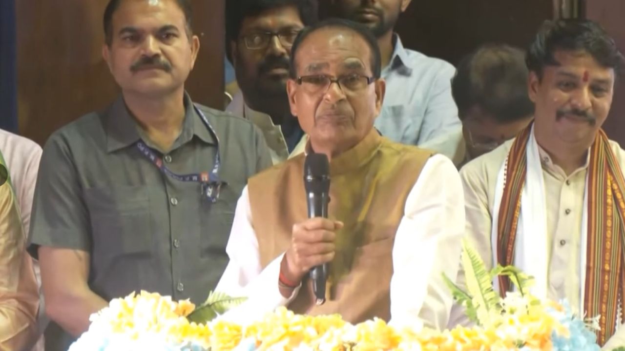 100 रुपये में 50 किलो आलू.. लागत निकालना तो दूर कर्ज में डूब रहे किसान, सरकारी दावों की खुली पोल