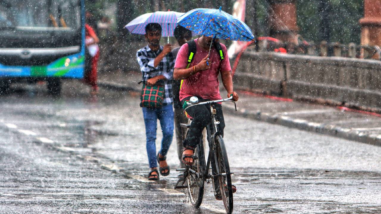 उत्तर से दक्षिण तक कई राज्यों में बिगड़े हालात, ओलावृष्टि और वज्रपात का अलर्ट जारी
