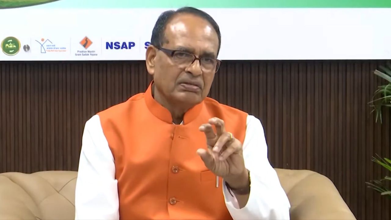 Fertilizer Supply: खाद इस्तेमाल घटाएगी सरकार, गांव-गांव जाएंगे कृषि वैज्ञानिक और अधिकारी 