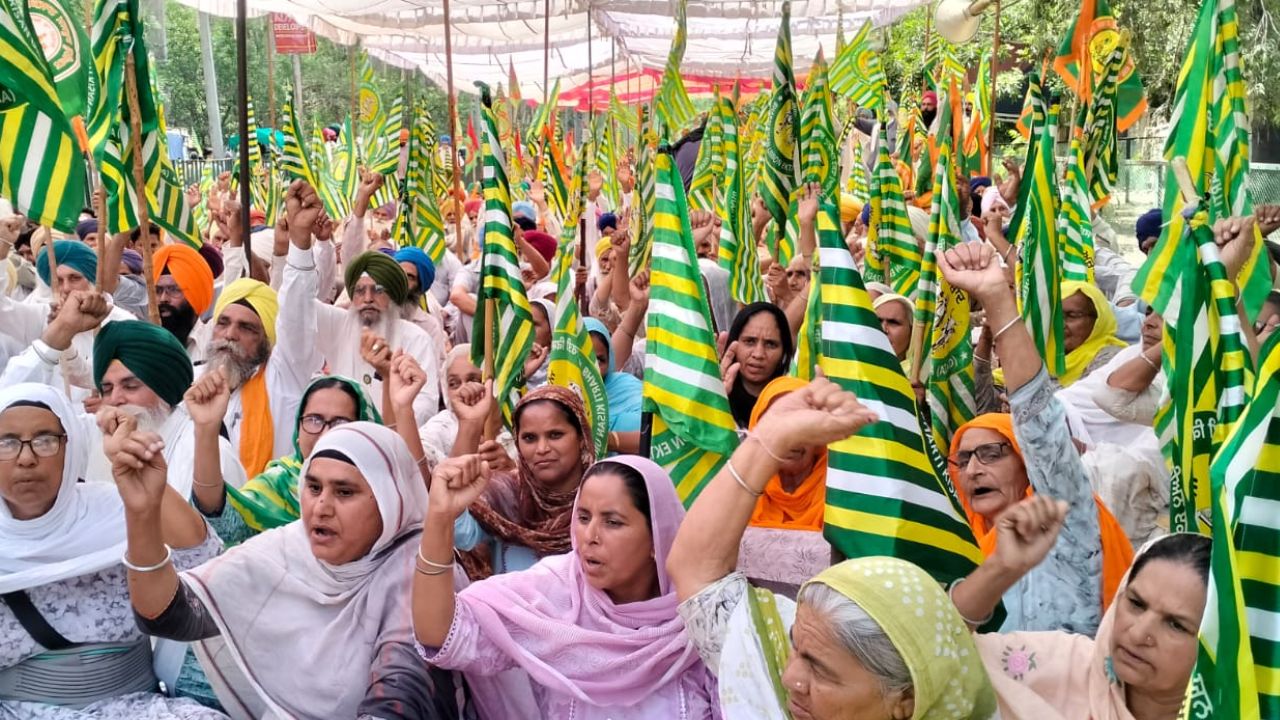 पंजाब में किसानों और पुलिस में झड़प, SKM नेताओं पर लाठीचार्ज और आंसू गैस के गोले दागे