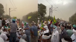 गेहूं खरीद को लेकर किसानों ने रेलवे ट्रैक जाम किया, सरकार के खिलाफ जमकर नारेबाजी और हंगामा   