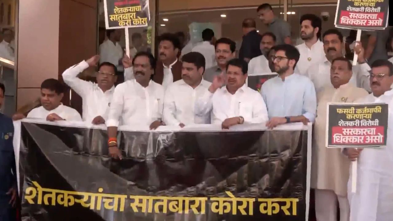 किसानों की कर्जमाफी मुद्दे पर सीएम के खिलाफ प्रदर्शन-नारेबाजी, शर्तें हटाने की मांग पर अड़ा विपक्ष