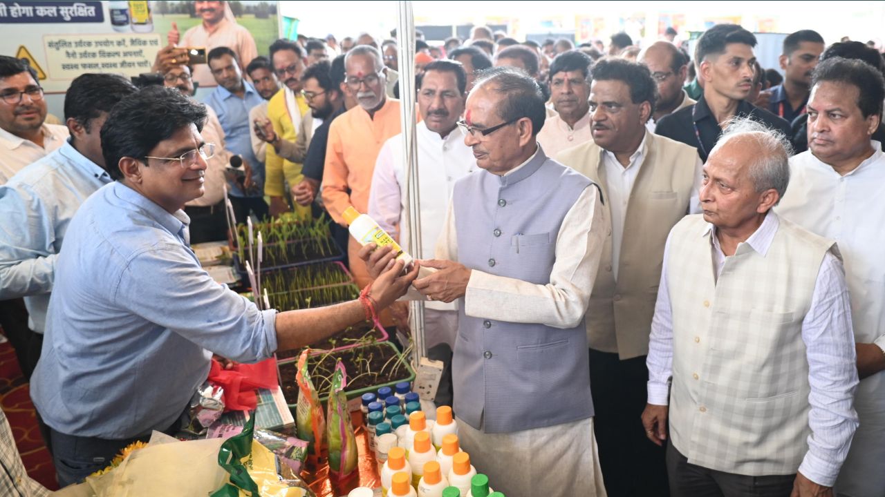 विदिशा में बनेगा देश का मॉडल KVK, शिवराज सिंह बोले- खेत में दिखाकर सिखाएंगे वैज्ञानिक खेती