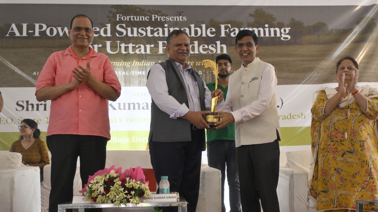 अलीगढ़ से शुरू हुआ भारत का पहला AI-आधारित टिकाऊ खेती पायलट, घटेगी लागत, बढ़ेगा निर्यात अलीगढ़ से शुरू हुआ भारत का पहला AI-आधारित टिकाऊ खेती पायलट, घटेगी लागत, बढ़ेगा निर्यात