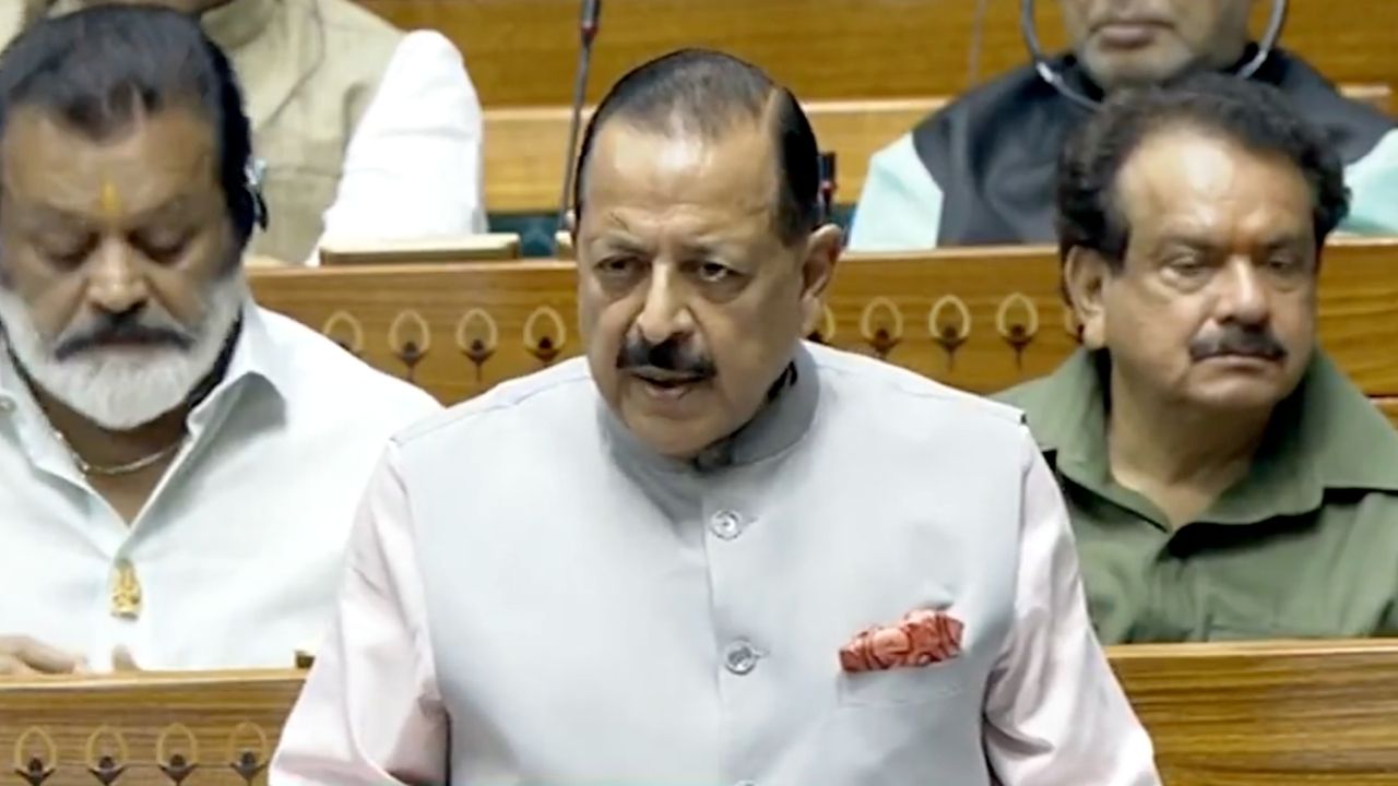 विपक्ष के हंगामे के बीच लोकसभा से पास हुआ नया एंटी पेपर लीक बिल, सजा होगी और सख्त