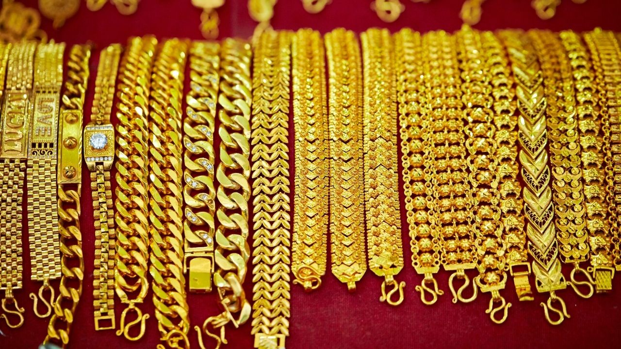 Gold Rate: गिरावट के बाद फिर चमका सोना! चांदी 5,100 रुपये उछली, जानें आपके शहर का ताजा भाव