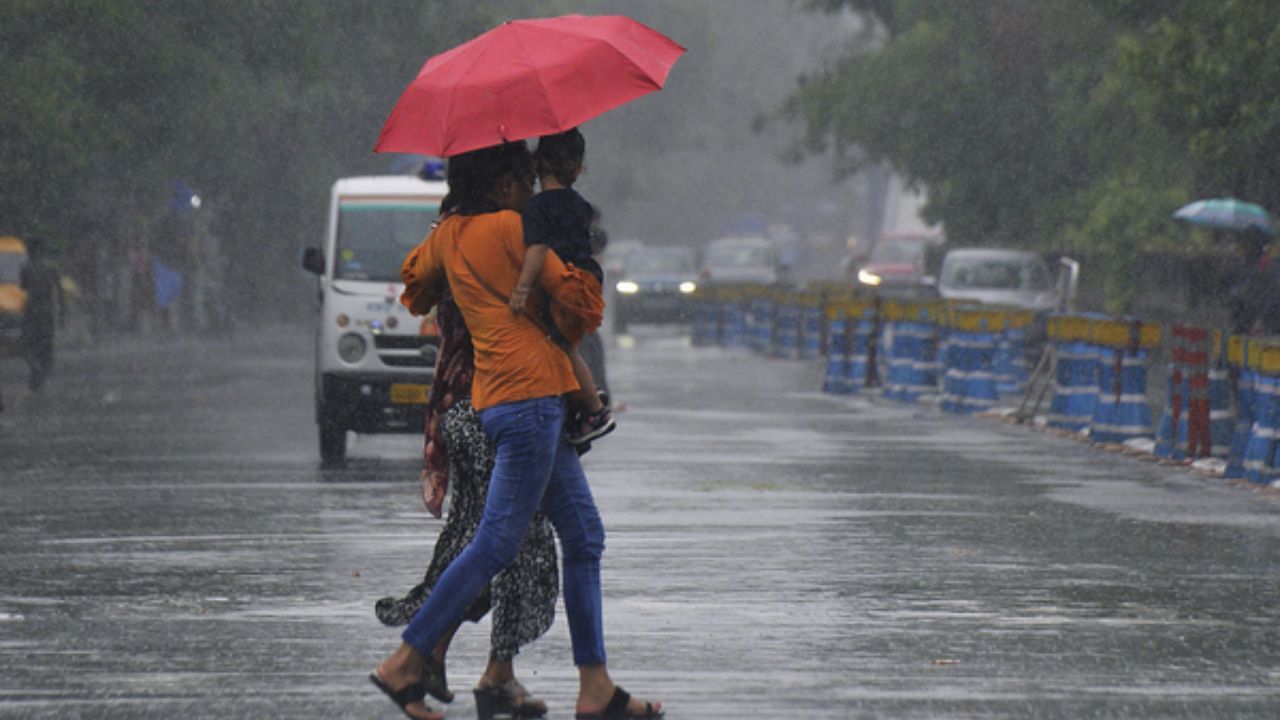 मानसून ने पकड़ी रफ्तार, कई राज्यों में भारी बारिश से जनजीवन प्रभावित.. दिल्ली में लुढ़का तापमान
