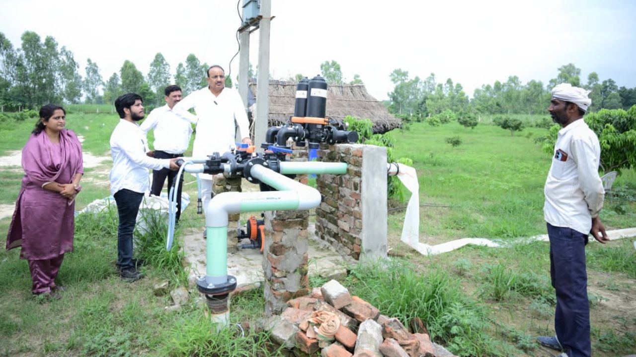 ड्रिप सिंचाई ने लीची की खेती में पानी लागत घटाई, किसानों का समय और पैसे का खर्च भी घटा ड्रिप सिंचाई ने लीची की खेती में पानी लागत घटाई, किसानों का समय और पैसे का खर्च भी घटा