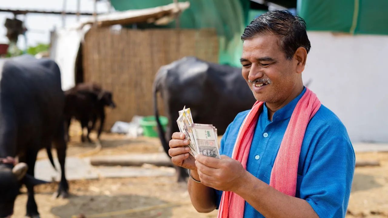 गांव में कमाई का नया तरीका, सिर्फ 6 पशु और गोबर से हर महीने कमाएं 20 हजार तक, जानें पूरा फॉर्मूला