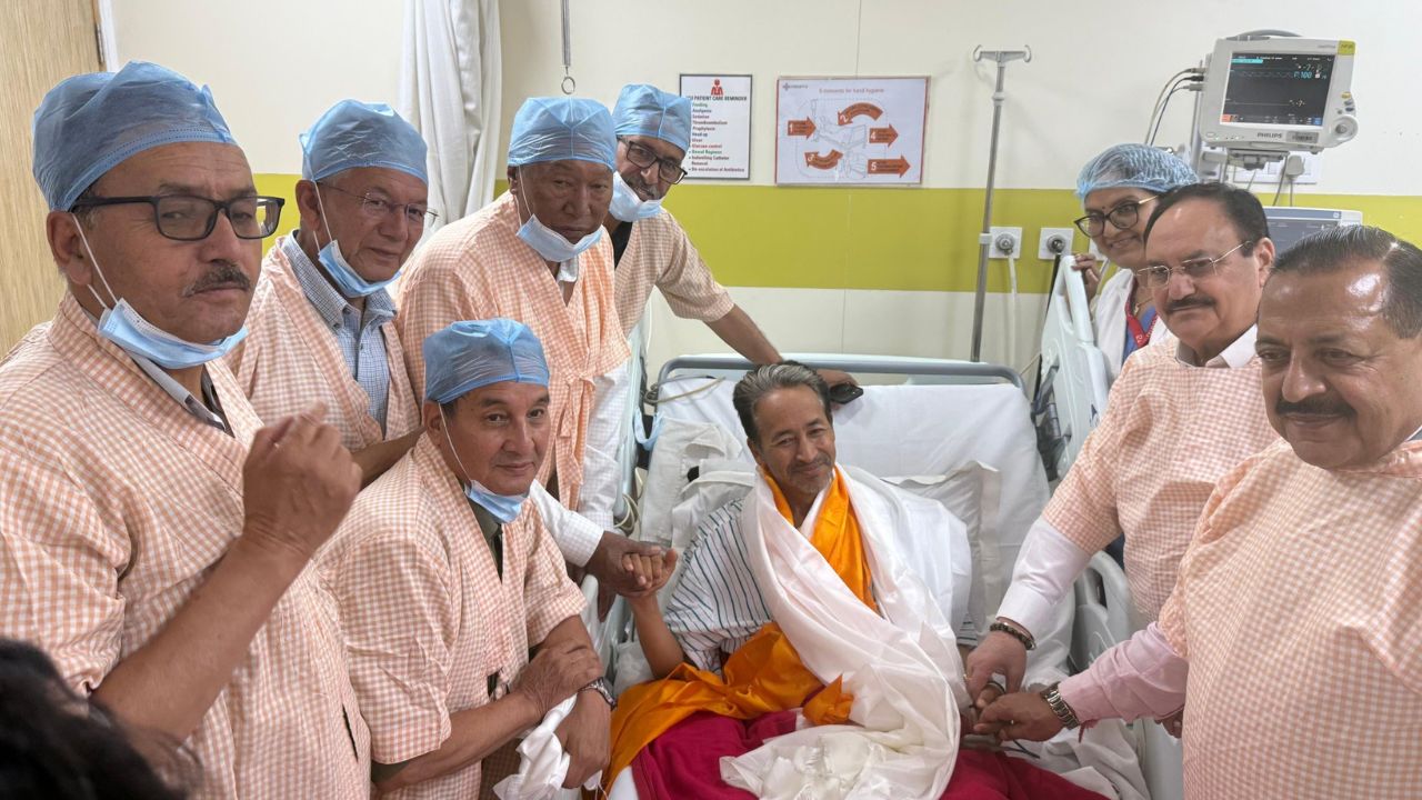 जेपी नड्डा और जितेंद्र सिंह से मुलाकात के बाद सोनम वांगचुक ने तोड़ा अनशन, PM मोदी की NEET छात्रों से अपील