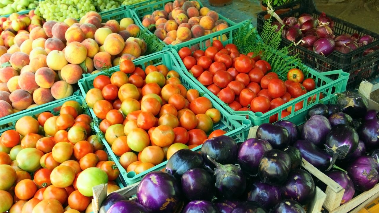 Tomato Mandi Rate: ग्राहकों को बड़ी राहत! टमाटर की कीमतों में गिरावट.. 10 रुपये किलो रेट
