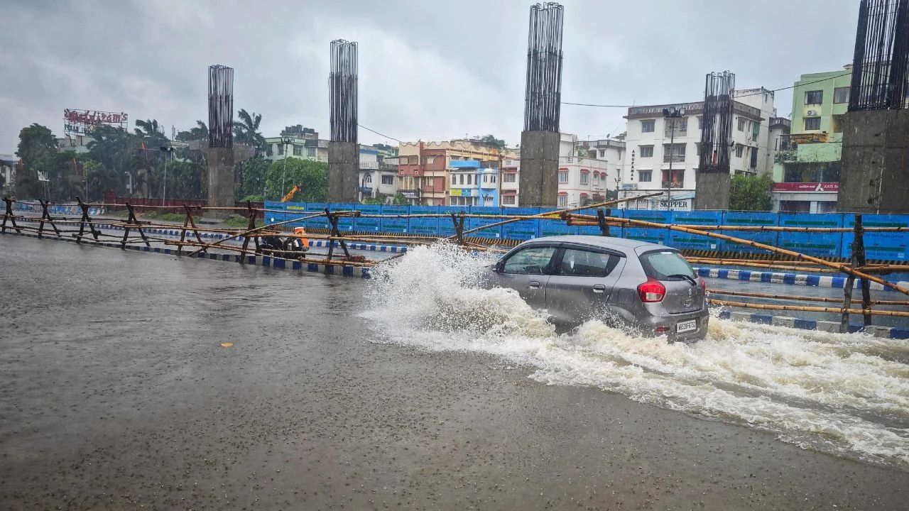 13 राज्यों में मौसम का डबल अटैक, भारी बारिश, वज्रपात और तेज हवाओं की चेतावनी