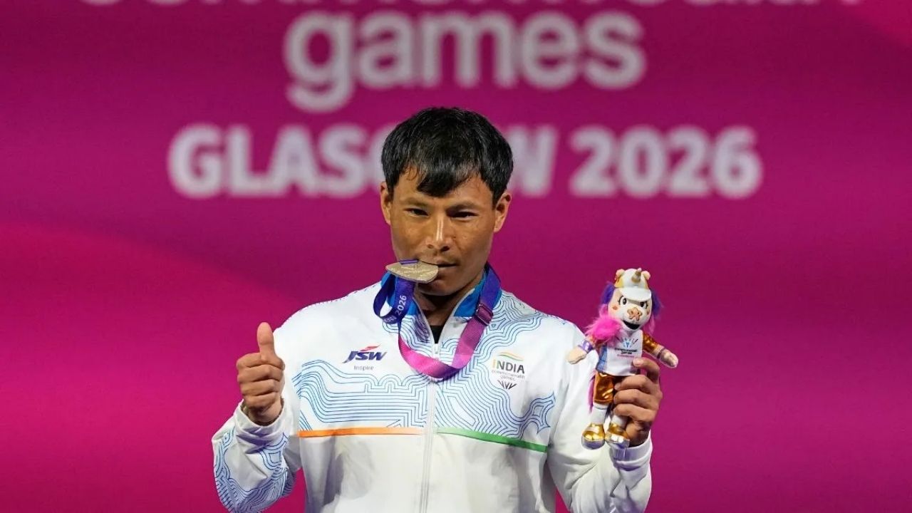 कॉमनवेल्थ गेम्स: दिहाड़ी मजदूरी से सिल्वर मेडल तक, करोड़ों युवाओं के लिए प्रेरणा बनी ऋषिकांत सिंह की कहानी