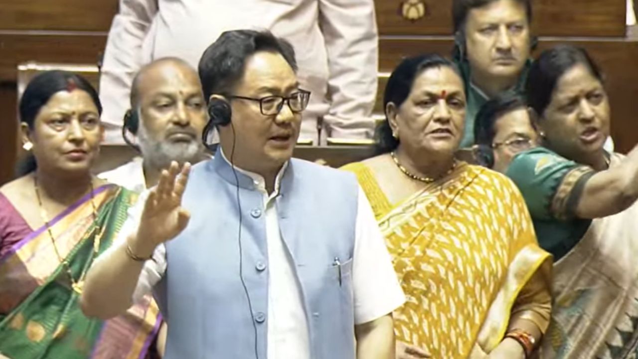 JPC के पास भेज गया FCRA बिल, विपक्ष का सदन में हंगामा.. अखिलेश यादव ने लगाए गंभीर आरोप