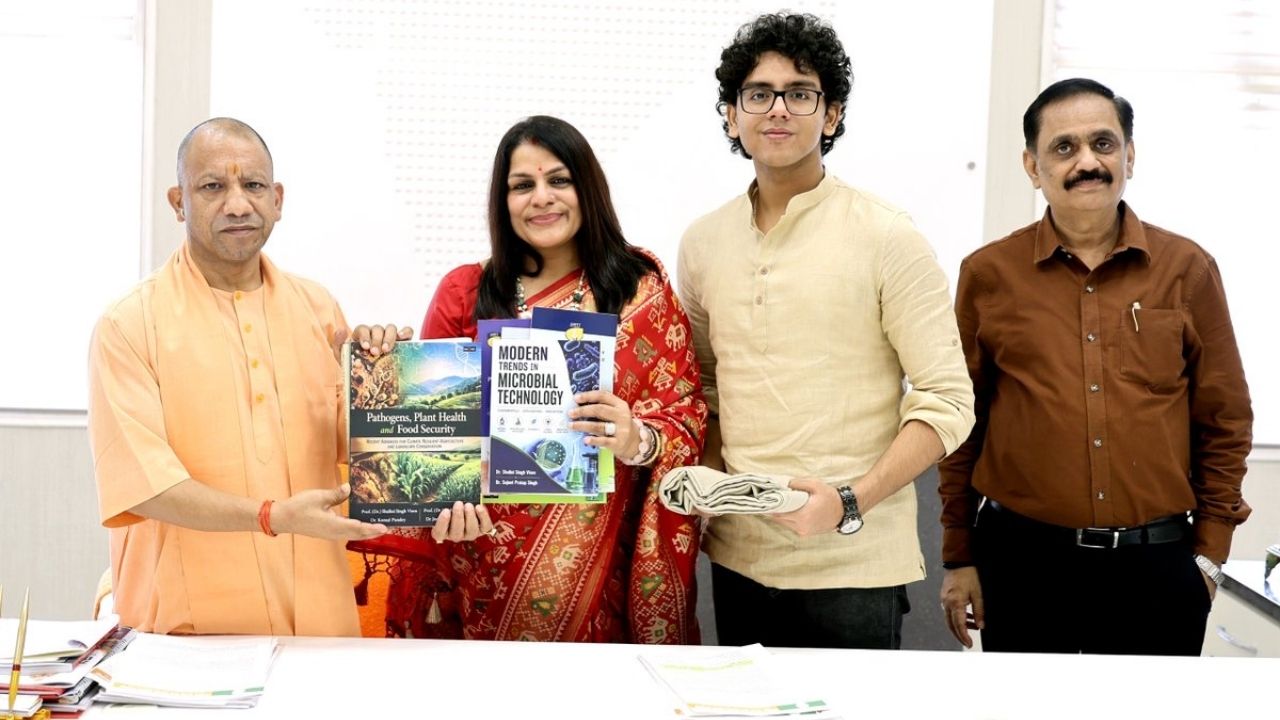 Up Government Schemes Shalini Singh Bisen Meets Cm Yogi To Promote Mushroom Farming In Uttar Pradesh