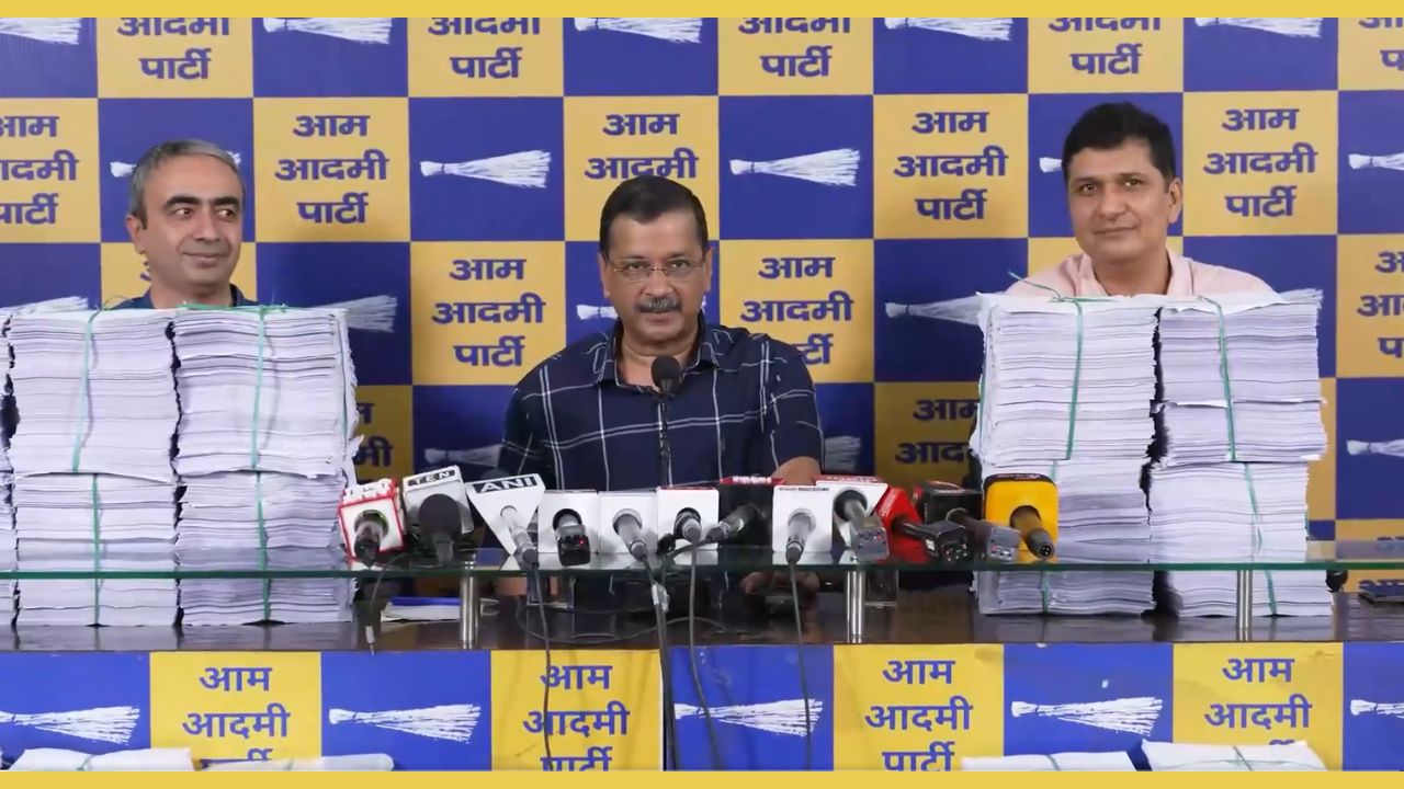 E20 पेट्रोल पर केजरीवाल का पैदल मार्च, पुलिस से धक्कामुक्की पर हंगामा.. PM आवास के नजदीक धरने पर बैठे नेता