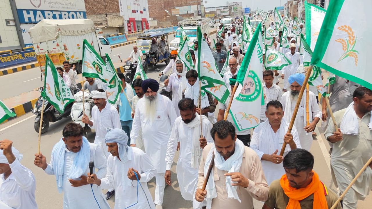 35 से ज्यादा गांवों के किसानों का हल्लाबोल, पैदल मार्च में नारेबाजी.. बीज विधेयक वापस लेने की मांग