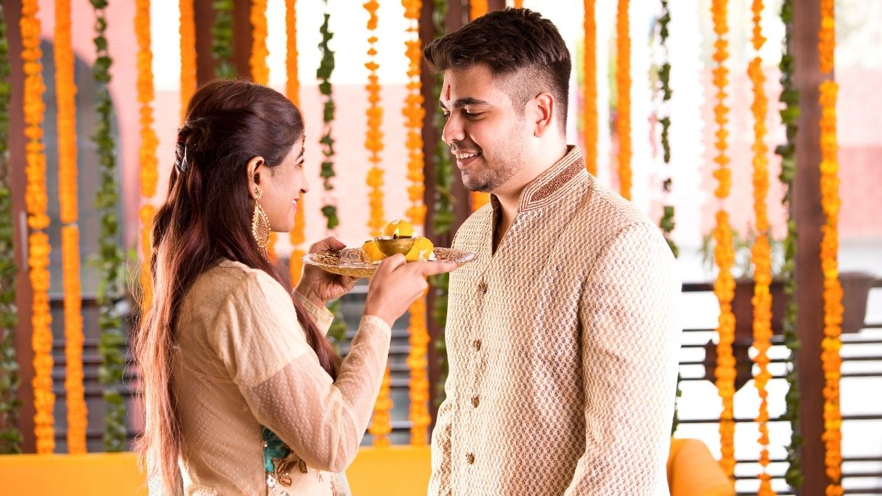 Raksha Bandhan 2026 Date 27 Or 28 August Rakhi Shubh Muhurat Bhadra Kaal Details