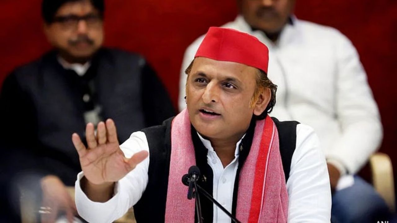 Up Election 2027 Akhilesh Yadav Announces Stri Sammam Samriddhi Yojana With Rs 40000 Annual Help