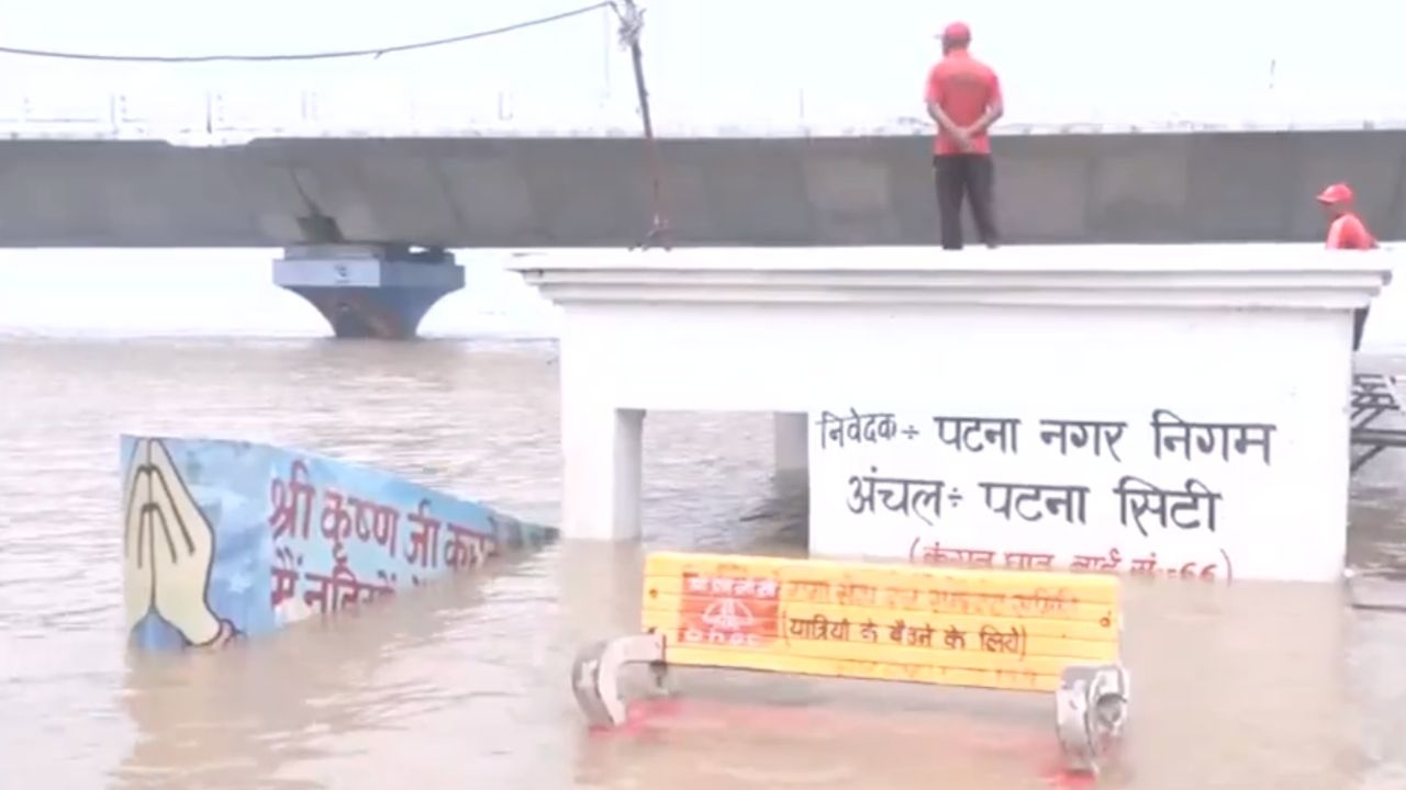 Bihar Flood Ganga Rises Above Danger Mark 12 Districts In High Aler Fasal Bima Releif For Farners