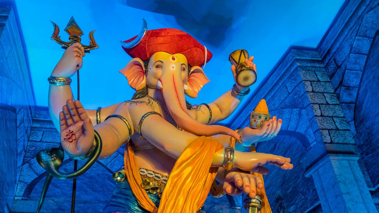 18 सितंबर (पांचवें दिन विसर्जन): पांचवें दिन गणपति विसर्जन के लिए सुबह 6:07 से 10:43 बजे तक चर, लाभ और अमृत चौघड़िया, दोपहर 12:15 से 1:47 बजे तक शुभ चौघड़िया और शाम 4:51 से 6:23 बजे तक चर चौघड़िया रहेगा.
18 सितंबर (पांचवें दिन विसर्जन): पांचवें दिन गणपति विसर्जन के लिए सुबह 6:07 से 10:43 बजे तक चर, लाभ और अमृत चौघड़िया, दोपहर 12:15 से 1:47 बजे तक शुभ चौघड़िया और शाम 4:51 से 6:23 बजे तक चर चौघड़िया रहेगा.