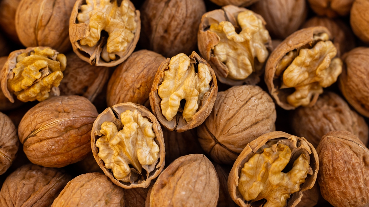 Kashmir Walnut Bumper Crop Farmers Income 3 Major Reasons